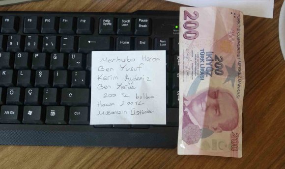 OKUL KORİDORUNDA PARA BULDU, AKLINA İLK GELEN HADİSLE ÖĞRETMENLER ODASININ YOLUNU TUTTU