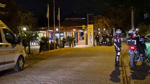 RESTORANDA ÖNCE SELAMLAŞTILAR, SONRA SİLAHLAR KONUŞTU: 1 ÖLÜ, 1 YARALI