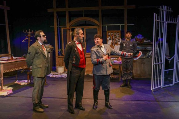 AŞT DÜNYA TİYATRO GÜNÜ’NÜ ÜÇ AYRI SAHNEDE ÜÇ FARKLI OYUNDA KUTLADI