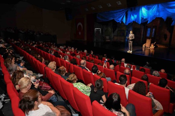 MERSİN ŞEHİR TİYATROSU DÜNYA TİYATRO GÜNÜ’NÜ SAHNEDE KUTLADI