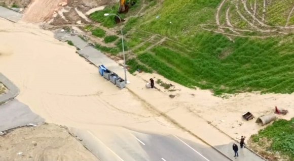 ADANA’DA YAĞMUR HAYATI FELÇ ETTİ: DERELER TAŞTI, YOLLAR GÖLE DÖNDÜ