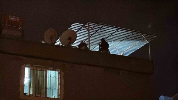 ADANA’DA 3 KATLI BİNADA PATLAMA: 2 AĞIR YARALI