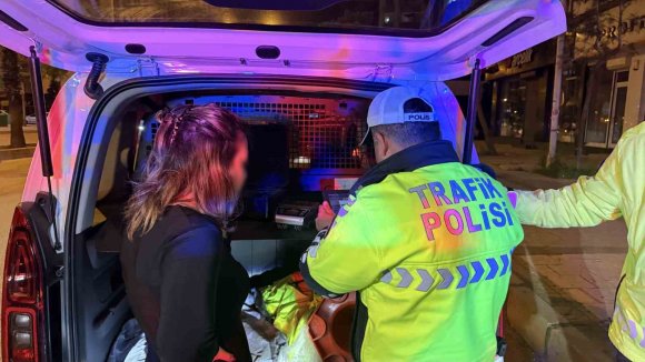 YASAL SINIRIN ÜSTÜNDE ALKOLLÜ ÇIKAN ADAY SÜRÜCÜNÜN EHLİYETİ İPTAL EDİLDİ, "BENİ ÇEKMEYİN AVUKATIM" DİYEREK KENDİNİ SAVUNDU