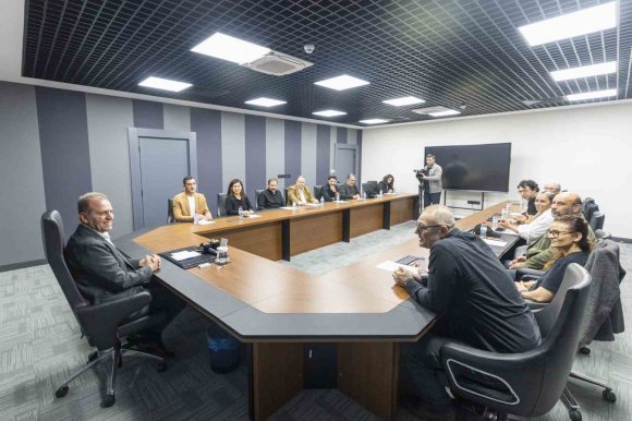 SEÇER: "MERSİN SANATLA BÜYÜYEN, ENERJİSİ YÜKSEK BİR KENT"