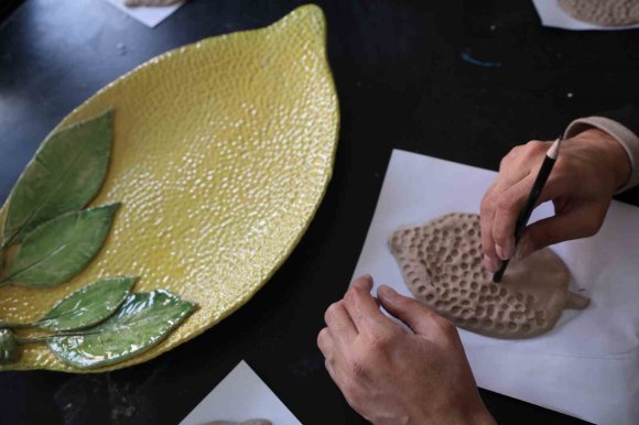 TESCİLLİ KOZAN PORTAKALI YÜKÜMLÜLERİN ELİNDE SANATA DÖNÜŞTÜ