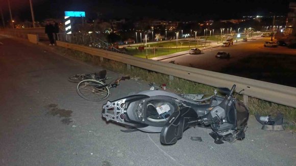 MOTOSİKLET İLE BİSİKLET ÇARPIŞTI: 2 AĞIR YARALI