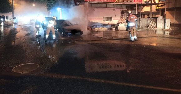 İSKENDERUN’DA OTOMOBİL YANGINI