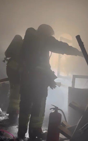 KAHRAMANMARAŞ’TA EV YANGINI: 1 YARALI