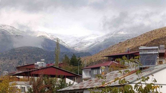 KAHRAMANMARAŞ’IN YÜKSEK KESİMLERİ BEYAZA BÜRÜNDÜ
