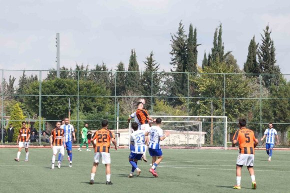 AKDENİZ BELEDİYE SPOR’DAN PLAY-OFF’TA FARKLI GALİBİYET