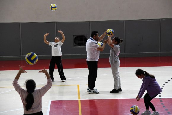 OSMANİYE BELEDİYESİ SPOR KULÜBÜ, EĞİTİMLERE BAŞLADI