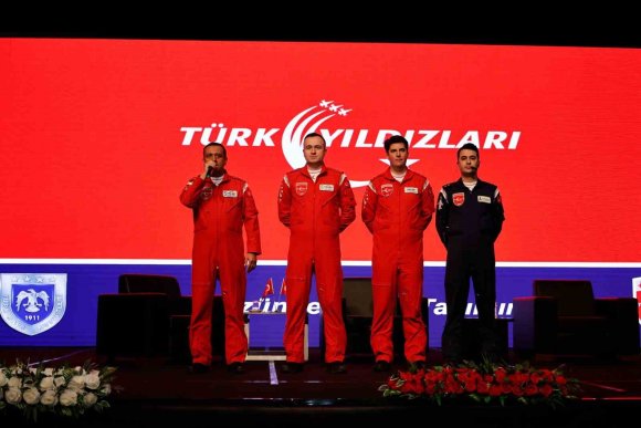 TÜRK YILDIZLARI, GENÇLERE TECRÜBELERİNİ ANLATTI