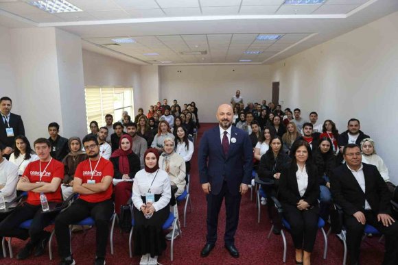 İL SAĞLIK MÜDÜRÜ NACAR, GENÇLERE TECRÜBELERİNİ ANLATTI