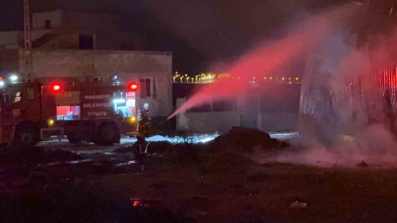 OSMANİYE’DE KARTON FABRİKASINDA ÇIKAN YANGIN SÖNDÜRÜLDÜ
