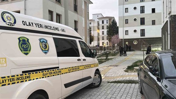 EVE GİREN HIRSIZLAR YAKLAŞIK 600 BİN LİRA DEĞERİNDEKİ ZİYNET EŞYASINI ÇALDI