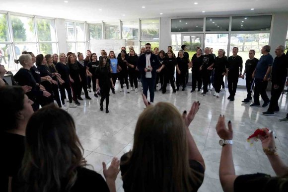 ÇUKUROVA’DA HALK OYUNLARIYLA KÜLTÜREL MİRAS YAŞATILIYOR