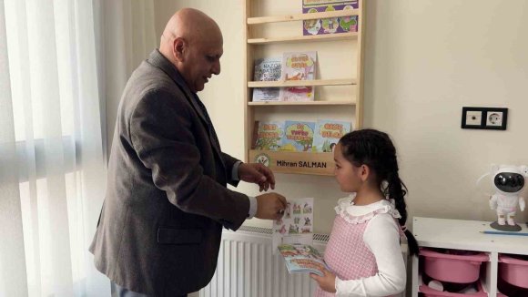 "HER EV KÜTÜPHANE OLSUN" PROJESİYLE 170 ÖĞRENCİNİN EVİNE KÜTÜPHANE