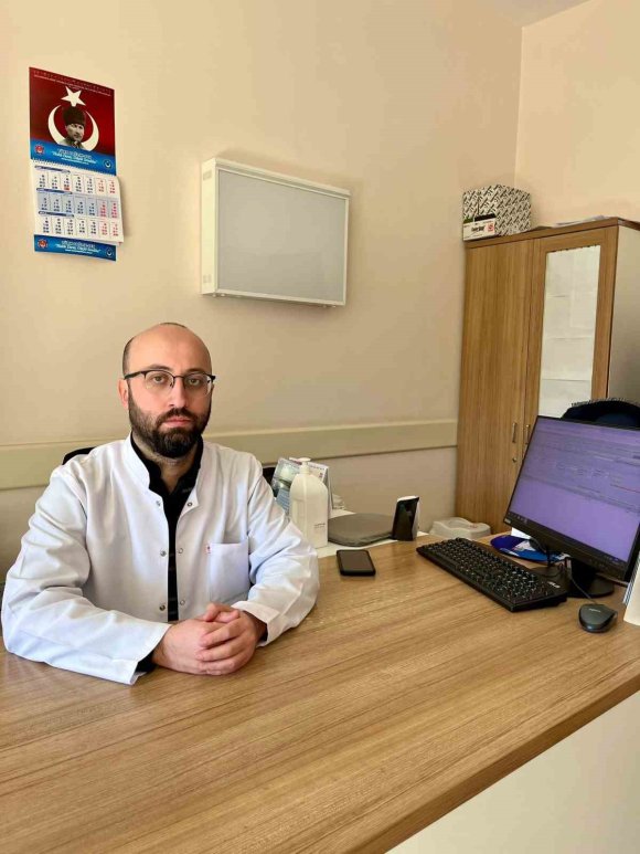 KORKUTELİ DEVLET HASTANESİ’NE 2 YENİ DOKTOR ATANDI