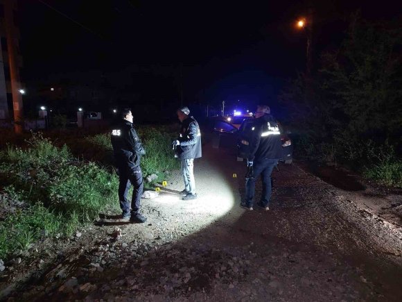 TELEFON ALIŞVERİŞİNDEN KALAN 24 BİN TL ALACAKLARINI ALMAYA GİDEN KARDEŞLER MERMİLERİN HEDEFİ OLDU