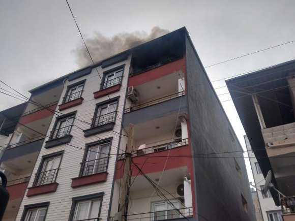 KIRIKHAN’DA APARTMAN DAİRESİ ALEVLERE TESLİM OLDU