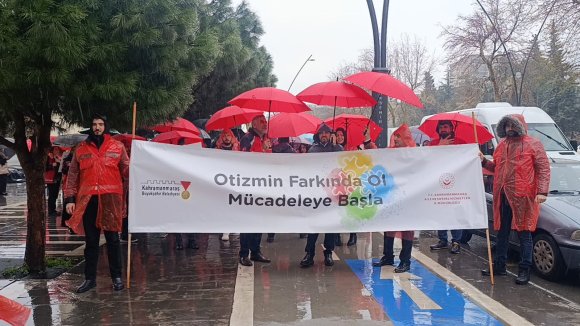 KAHRAMANMARAŞ’TA KALP BALONLARIYLA OTİZME DİKKAT ÇEKİLDİ