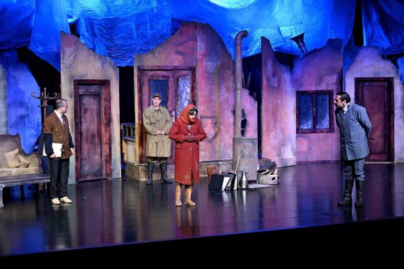 MERSİN ŞEHİR TİYATROSUNA SANAT DÜNYASINDAN TAM NOT