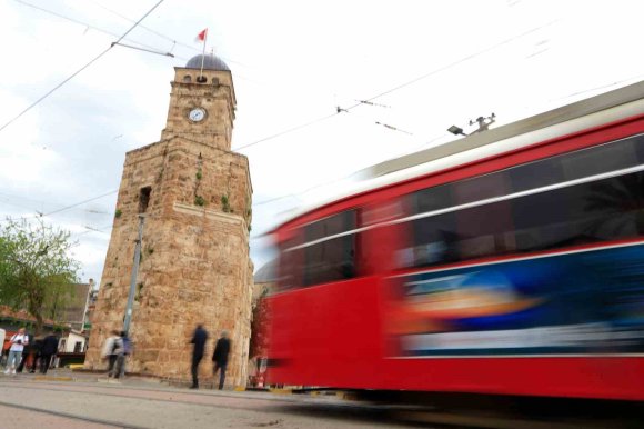 ANTALYA’DA TARİHİ SAAT KULESİ’NDE ZAMAN BİR KEZ DAHA DURDU