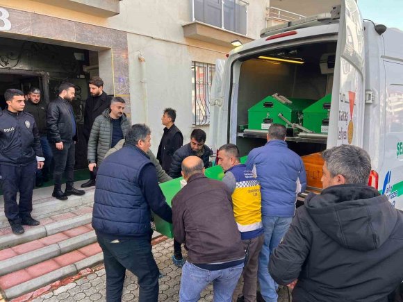 BABASINI ÖLDÜREN GENÇ: "ÜZERİNE ATLAYARAK ELİMDE BULUNAN BIÇAKLA BOĞAZINI KESTİM"