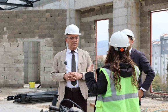 BAŞKAN YAPAR, AKASYA MAHALLESİNDE YAPIMI DEVAM EDEN SOSYAL TESİSİ İNCELEDİ