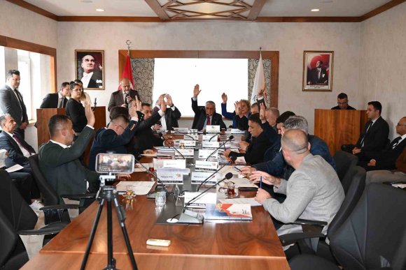 BAŞKAN TOPALOĞLU: "YOLLARDAKİ KAZILAR ALTYAPI KURUMLARINA AİT"