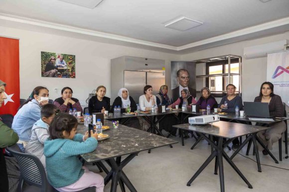 MERSİN’DE ÜRETİCİLERE GIDA OKURYAZARLIĞI EĞİTİMİ