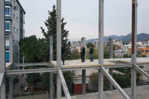 OSMANİYE’DE DEPREM SONRASI YENİDEN İNŞA: 7 OCAK STADYUMU %35 SEVİYESİNDE