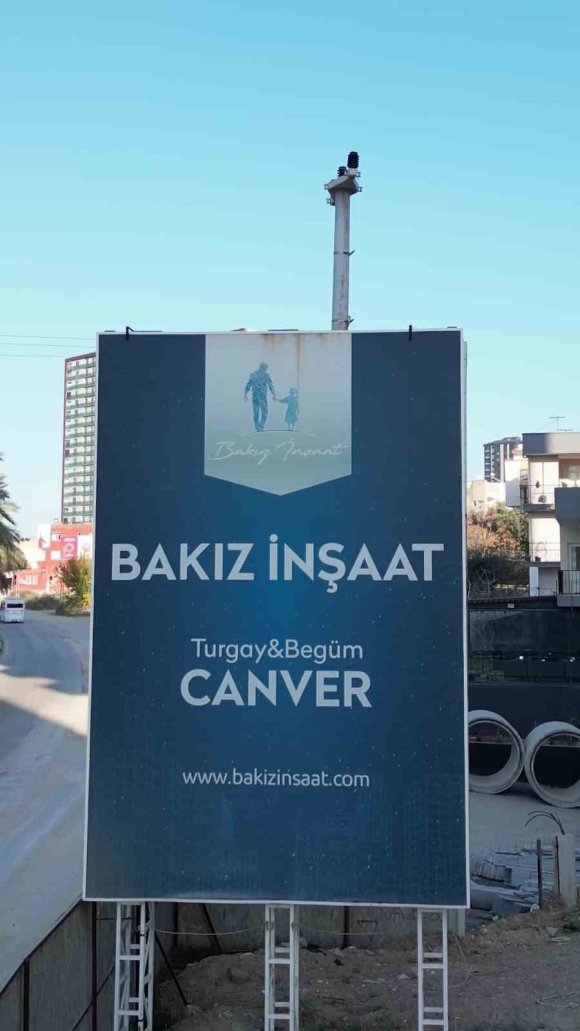 ADANA’DA ŞİDDETLİ YAĞIŞ ŞANTİYELERİ VURURKEN, BAKIZ İNŞAAT’IN ALTYAPISININ FARKI TEKRARDAN DİKKAT ÇEKTİ