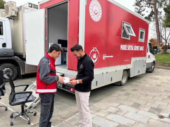 KARAİSALI’DA VATANDAŞLARA MOBİL SOSYAL HİZMET DESTEĞİ