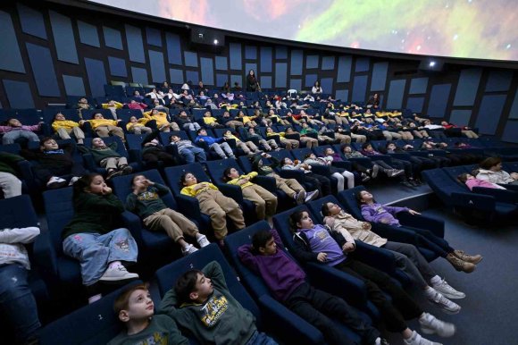 MERCAN BİLİM MERKEZİ PLANETARYUMU ÇOCUKLARI EVRENLE BULUŞTURUYOR