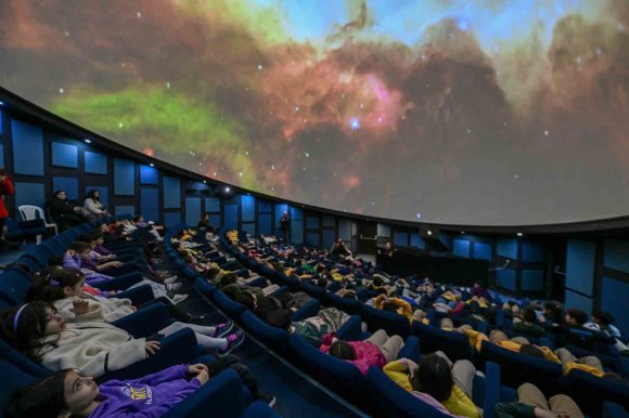 MERCAN BİLİM MERKEZİ PLANETARYUMU ÇOCUKLARI EVRENLE BULUŞTURUYOR