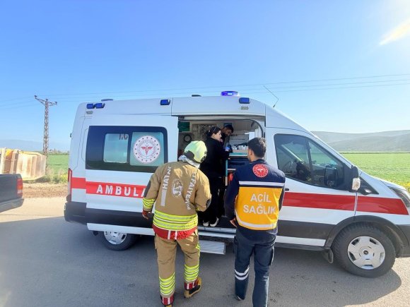 KIRIKHAN’DA DEVRİLEN HAFRİYAT KAMYONUNUN SÜRÜCÜSÜ YARALANDI