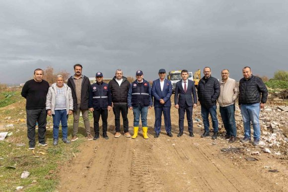 MANAVGAT BELEDİYESİNDEN NEHİR AĞZINDA TEMİZLİK ÇALIŞMASI