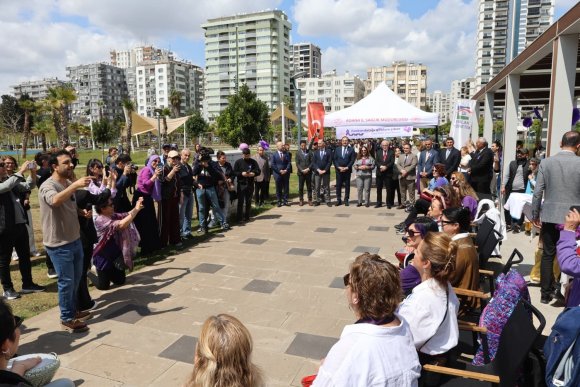 ADANA’DA GÖKYÜZÜNE MOR BALONLAR BIRAKILDI