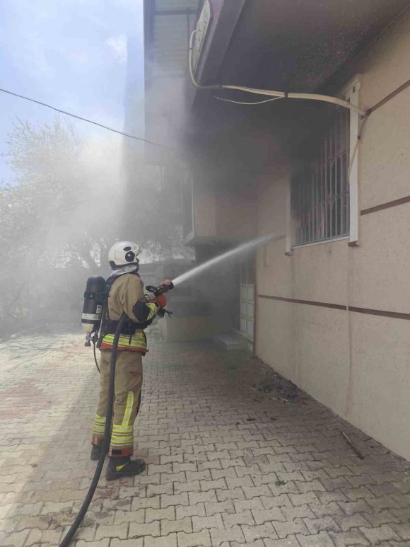 ANTAKYA’DA EV YANGINI