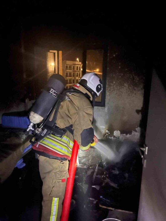 DEFNE’DE YANAN EV KULLANILMAZ HALE GELDİ