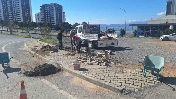 ONİKİŞUBAT BELEDİYESİ’NDEN 9 FARKLI MAHALLEDE EŞ ZAMANLI KALDIRIM VE YOL ÇALIŞMASI