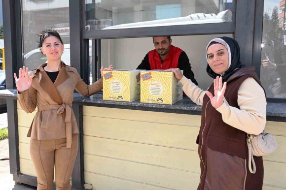 MERSİN BÜYÜKŞEHİR BELEDİYESİNDEN FENİLKETONÜRİ HASTALARINA GIDA DESTEĞİ