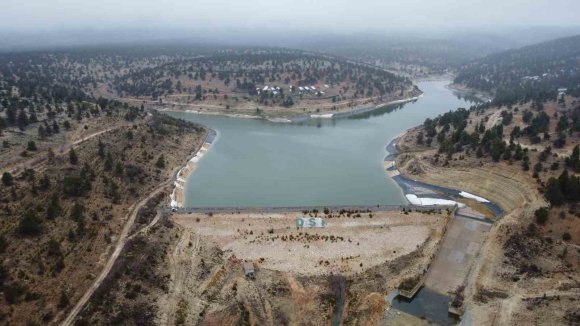 YAĞIŞLARLA DOLAN GÖLET, BİNLERCE DÖNÜM SULANMADAN TEKRAR BOŞALACAK