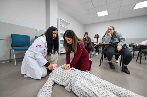 MERSİN’DE ÜCRETSİZ KURSLAR İSTİHDAMIN YOLUNU AÇIYOR