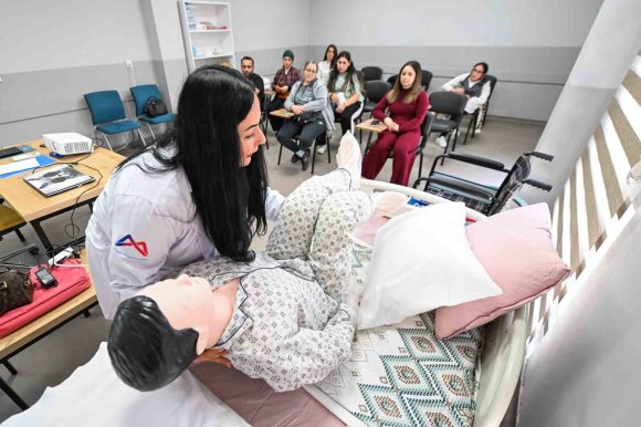 MERSİN’DE ÜCRETSİZ KURSLAR İSTİHDAMIN YOLUNU AÇIYOR