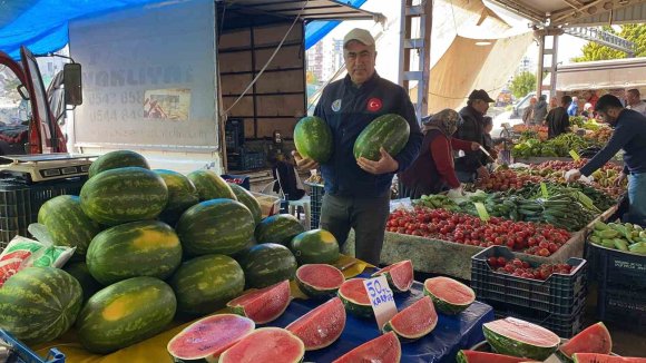 KARPUZ PAZARA DİLİM DİLİM DÜŞTÜ: KİLOSU 50 TL