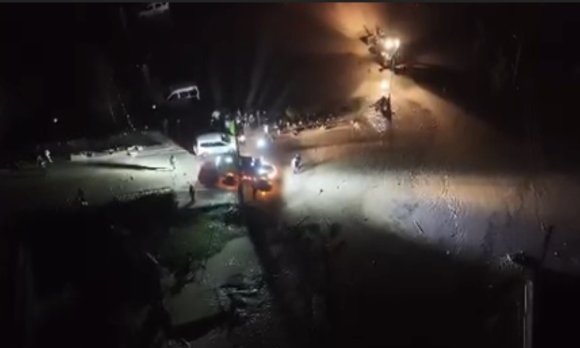 SELE KAPILAN ARAÇTAKİ 2 KİŞİ HAYATINI KAYBETTİ, ÇEVRE İLLERDEN DESTEK EKİPLERİ SEVK EDİLDİ