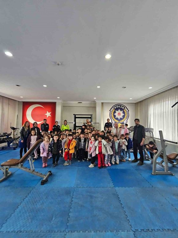 MİNİK ÖĞRENCİLER, POLİSLİĞİ ÖĞRENDİ