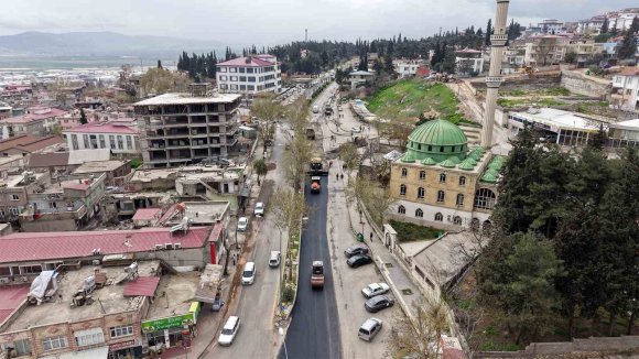 KAHRAMANMARAŞ’TA ASFALT ÇALIŞMALARI SÜRÜYOR
